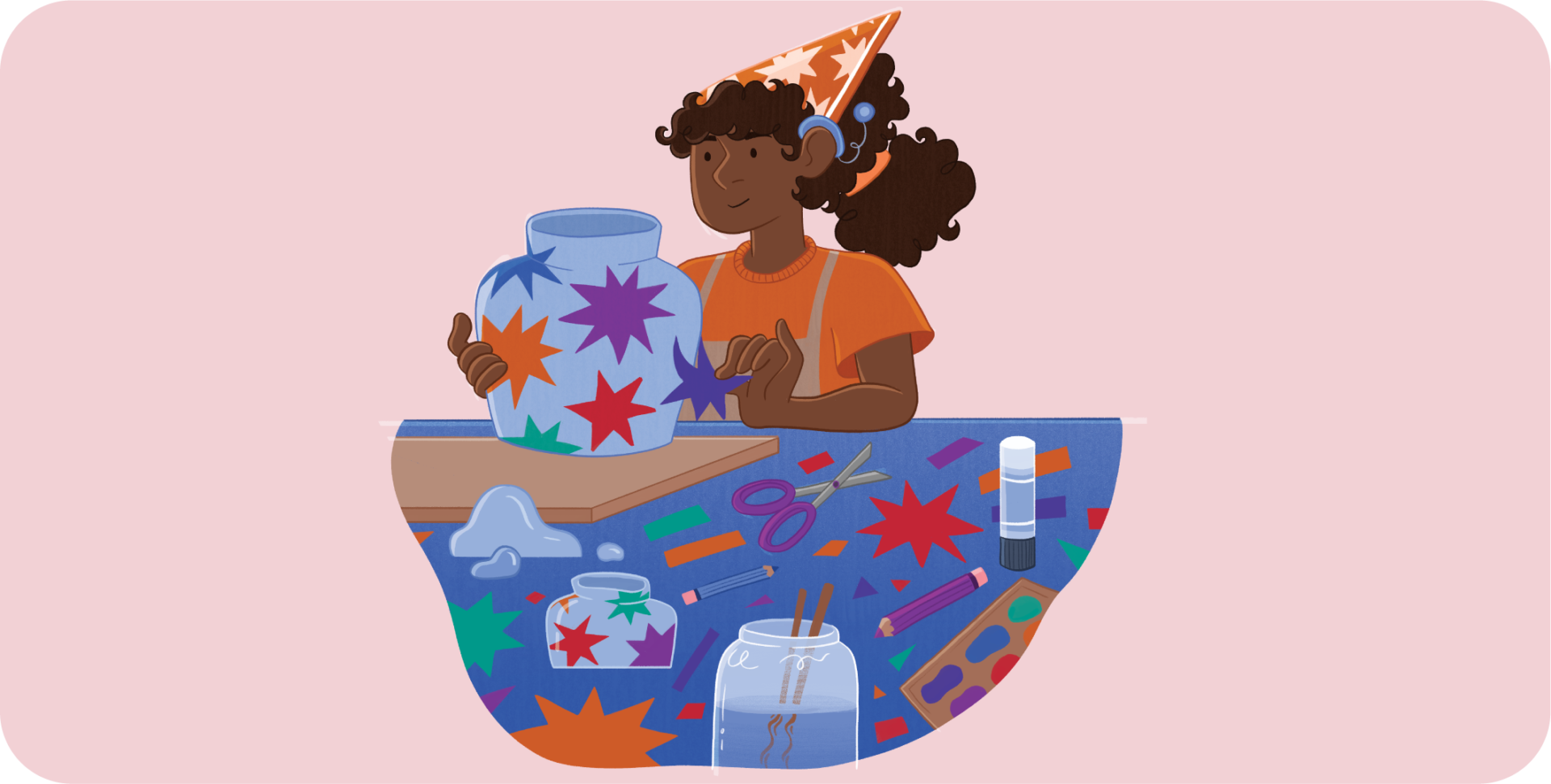 Illustration of a child wearing a party hat and decorating a large glass jar with colourful star shapes. The table is covered with craft materials like scissors, glue, pencils, paint, and other decorated jars. Darlun o blentyn yn gwisgo het parti ac yn addurno jar gwydr mawr gyda siapiau sêr lliwgar. Mae’r bwrdd yn llawn deunyddiau crefft fel siswrn, glud, pensiliau, paent a jariau addurnedig eraill.